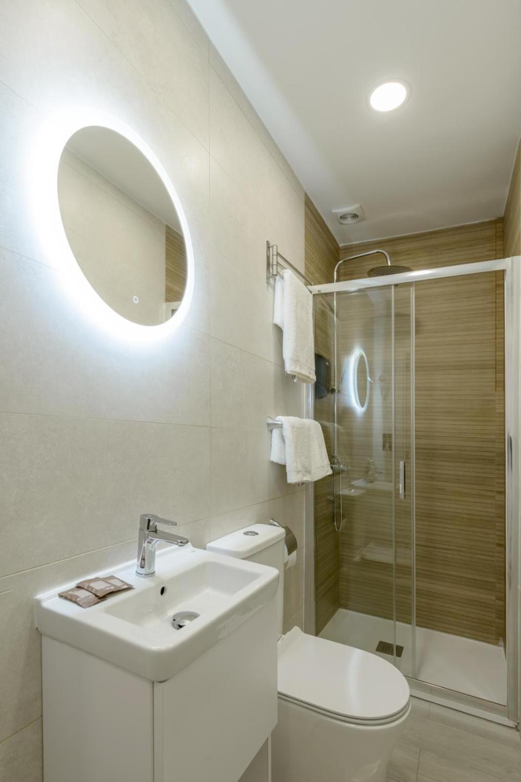 Hostal Sun Gate Мадрид Экстерьер фото